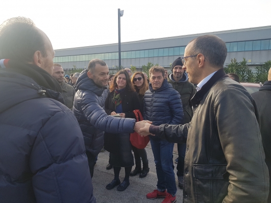 Ricci al picchetto assieme ai dipendenti Berloni: «Vi siamo vicini»