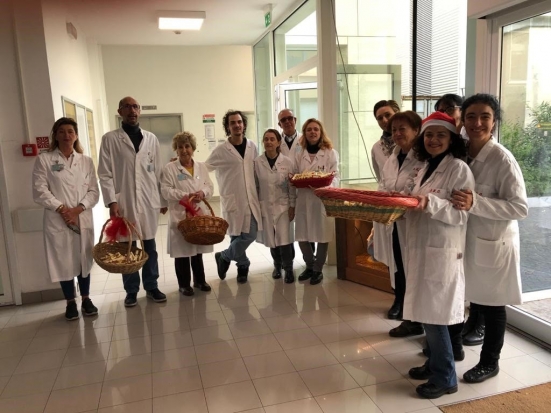 L'Associazione Volontari Ospedalieri di Pesaro ha fatto visita e consegnato doni ai pazienti