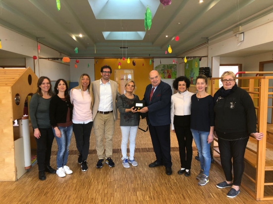 Riviera Banca ha "a cuore" la salute dei bambini, donato un defibrillatore alle scuole di Gradara