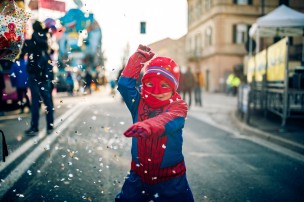 Sole, colori e tantissimi bambini: è iniziato ufficialmente il Carnevale di Fano 2020