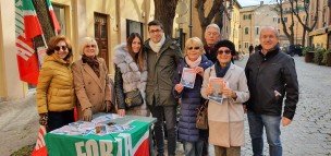Forza Italia in tutte le piazze per dare un segnale al parlamento