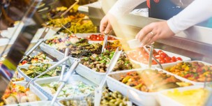 Bar, ristoranti, pizzerie aperti dalle 6 alle 18: ecco le regole per l'asporto