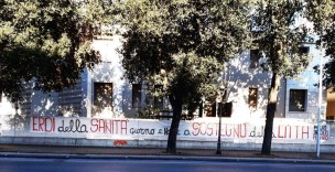 "Eroi della Sanità giorno e notte a Sostegno della Città", lo striscione del Palio dei Bracieri al San Salvatore di Pesaro