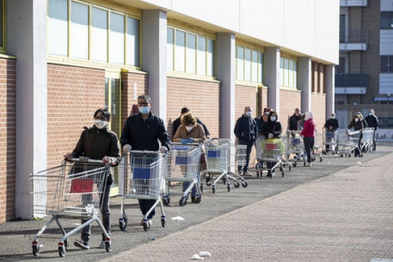 "La spesa più volte al giorno come scusa per uscire di casa", la denuncia dei commercianti
