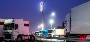 Regione Marche, alimenti e bevande nelle aree attrezzate solo per gli autotrasportatori di merci