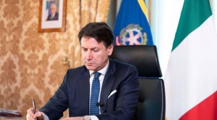 Conte risponde all'infermiera di Senigallia: "Non ci dimenticheremo di voi, di queste giornate così rischiose e stressanti"