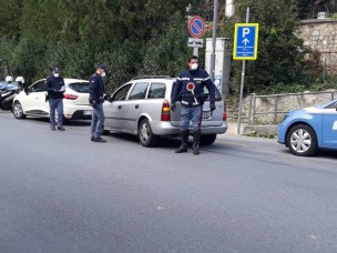 Urbino, 4 infrazioni su centinaia di persone controllate e 696 veicoli verificati
