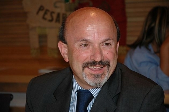 Vallefoglia, il sindaco Ucchielli: "Suolo pubblico gratuito a bar, ristoranti e altre attività"