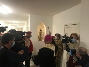 A Civitanova cerimonia religiosa con l’arcivescovo Pennacchio per la consegna del Covid Center