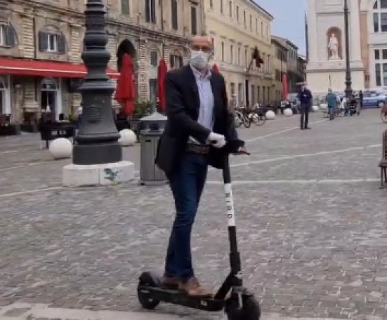 Ricci: "Ecco i nuovi monopattini Bird a disposizione della città"