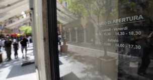 Da oggi cambiano gli orari di apertura e chiusura delle attività commerciali