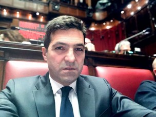 Acquaroli querela Zingaretti per diffamazione: "Ora basta, ogni giorno racconta menzogne su di me"