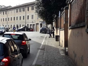 Dramma agli Orti Giulii: novantenne si toglie la vita con un colpo di pistola
