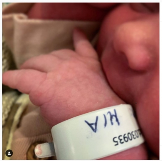 Filippo Magnini e Giorgia Palmas, è nata Mia: il nuotatore pesarese diventa papà