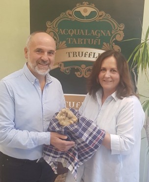 Ad Acqualagna è stato trovato un tartufo bianco da mezzo chilo