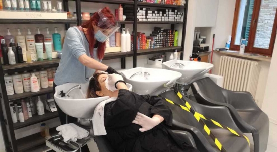 Nuovo Dpcm, si profila una stretta anche per acconciatori ed estetiste