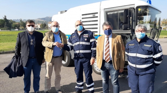Aset dona una nuova spazzatrice meccanica per la pulizia dell'area Codma a Fano