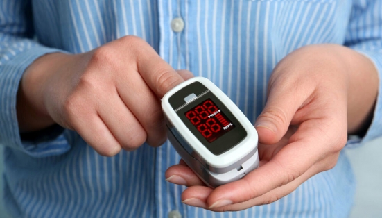 Prevenzione, 3 mila saturimetri per le famiglie pesaresi con over 65: verranno distribuiti dal Comune a chi ne avrà necessità