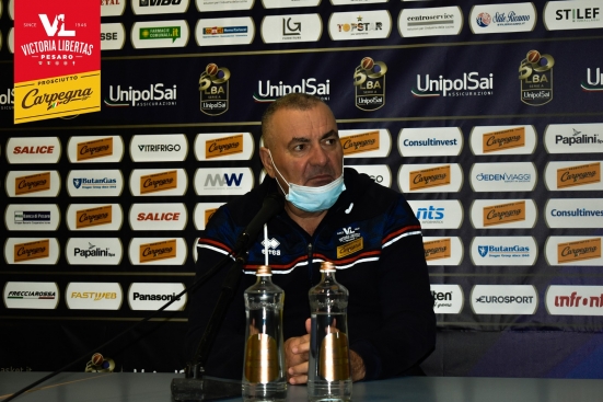 Pesaro - Reggio Emilia, coach Repesa: "Questa sera giocheremo in sei, non ho mai affrontato una sfida in una situazione del genere"