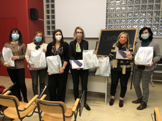 La Fondazione Wanda Di Ferdinando consegna 44 kit scuola e 10 tablet agli studenti