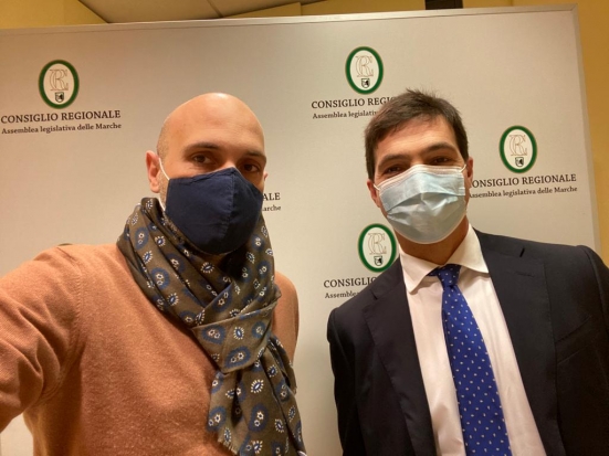 Fratelli d'Italia Marche: "Necessario ritardare l'apertura delle scuole superiori, bene il presidente Acquaroli"