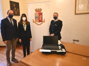 Il Soroptimist di Pesaro ha donato alla Polizia un importante kit per la registrazione di testimonianze di violenza
