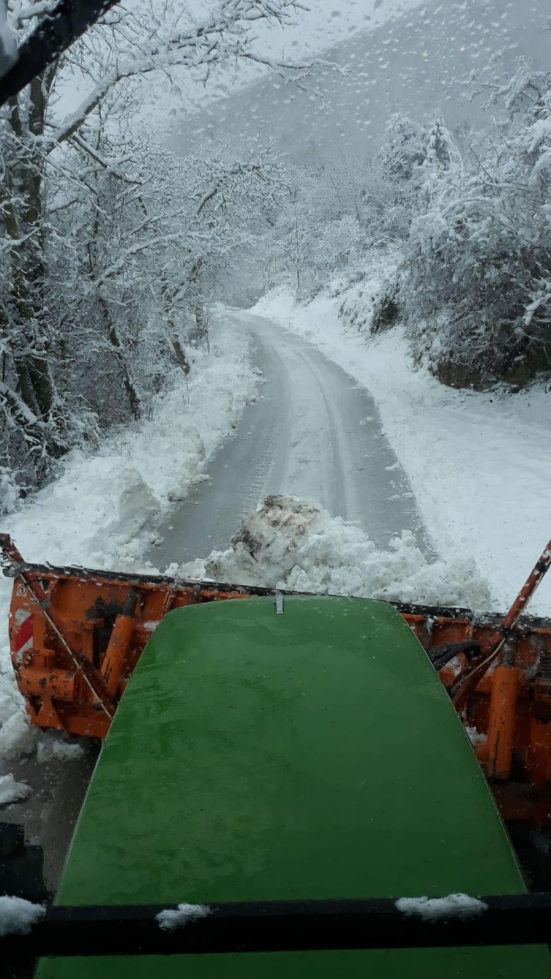 Il sindaco Piccini: "Ci attendono alcune ore di intense nevicate su Cantiano, pronti i mezzi per lo sgombro delle vie"