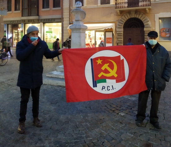Manifestazione ieri in Piazzale Collenuccio a Pesaro per i 100 anni dalla fondazione del Partito Comunista Italiano