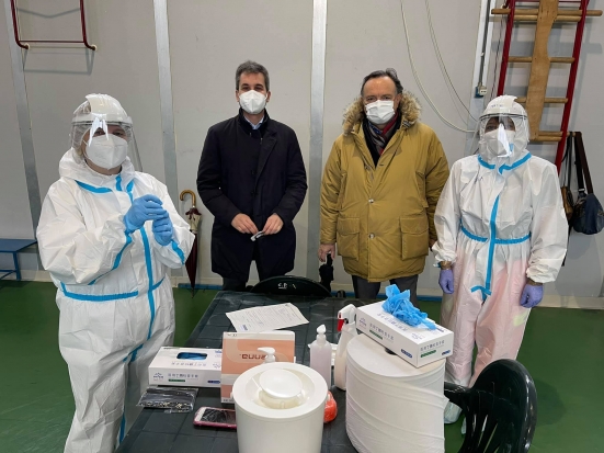 Screening di massa nei piccoli Comuni, l'assessore regionale Baldelli in visita ai punti di Pergola e Cagli