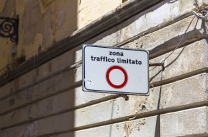 Permessi giornalieri e temporanei per la Ztl a Pesaro: da aprile si potranno richiedere anche online