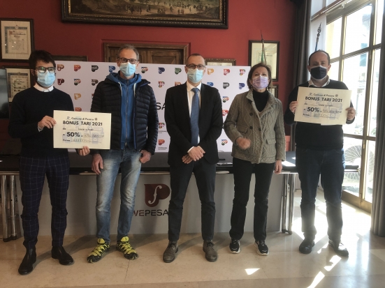 Bonus TARI, questa mattina prima consegna simbolica del Comune di Pesaro ai rappresentanti di Apa Hotel