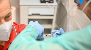 Al via nelle Marche le prenotazioni del vaccino anti-Covid per la fascia d'età 70-79 anni