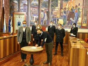 Firmato un importante accordo tra i Comuni di San Costanzo e Terre Roveresche per la sicurezza urbana