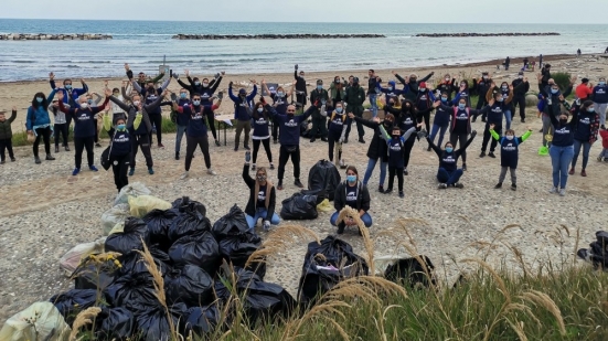 La spiaggia di Fiorenzuola è Plastic Free: raccolti questa mattina 45 sacchi di rifiuti da circa 100 volontari