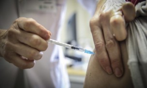La Regione Marche dice che potrebbero slittare 5000 seconde dosi di vaccino