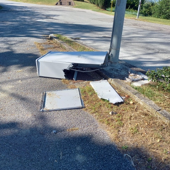 La videocamera di sorveglianza per contrastare l'abbandono dei rifiuti è stata distrutta