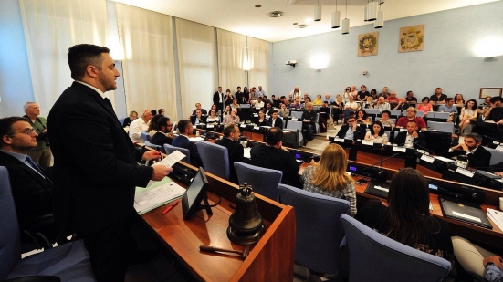 A distanza di oltre 7 mesi il Consiglio comunale di Pesaro torna in presenza, «alla normalità tanto attesa»