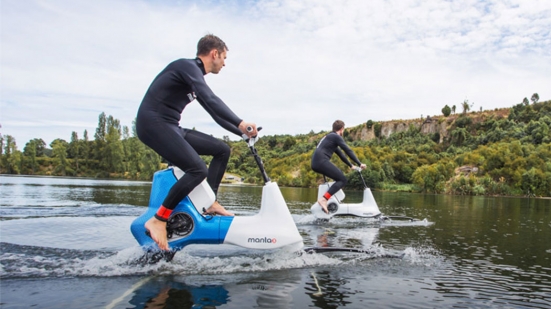 In arrivo a Pesaro l'e-bike acquatica, per ammirare le bellezze del San Bartolo pedalando in mare