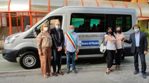 Vallefoglia, un nuovo pulmino all'Associazione Nonno Mino grazie al contributo della Banca di Pesaro