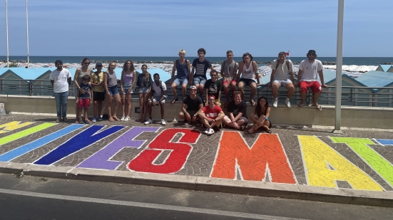 Rinnovata questa mattina l'opera di street art "Black Lives Matter" da una trentina di giovani pesaresi