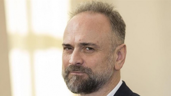 La voce magnetica e inconfondibile di Massimo Popolizio ne "La caduta di Troia", appuntamento a Urbisaglia