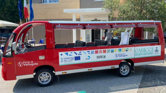 Da oggi fino al 4 settembre un bus elettrico collegherà il Porto di Vallugola con Gabicce Mare e Monte