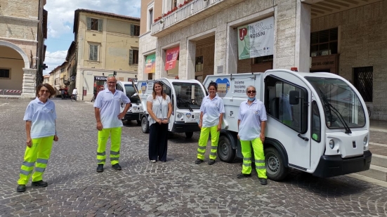 Comune di Pesaro e Marche Multiservizi intensificano la pulizia di strade e arredo urbano nelle zone più turistiche