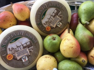 Casciotta d'Urbino Dop e la Pera Angelica protagoniste dell'evento «Al contadino non far sapere»