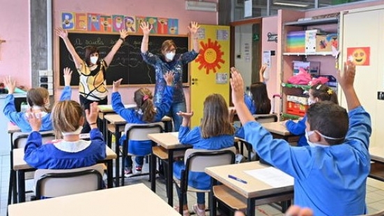 Primo giorno di scuola per 4 milioni di studenti in Italia, il ministro Bianchi: "900mila verifiche del Green Pass"