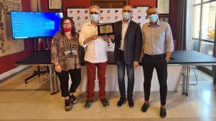 Da 80 anni gestiscono il bar della stazione di Pesaro, il riconoscimento del Comune alla famiglia Pezzolesi