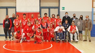 Il Leo Club di Pesaro dona materiale sportivo alla squadra Lupo Baskin