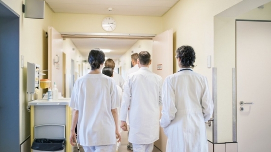 L'obbligo della tassa d'iscrizione ad albi, ordini e collegi professionali per gli operatori sanitari deve essere pagato dai datori di lavoro, dice la CISL