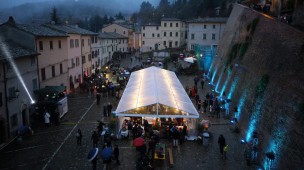 La pioggia non ha fermato la Mostra Mercato dell'Olio e dell'Oliva di Cartoceto, tanti visitatori da fuori regione