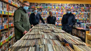 A Pesaro una collezione record con ben 54mila pezzi musicali, i complimenti del sindaco a Massimo Giannini